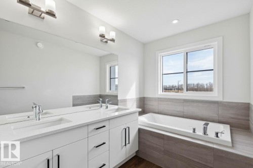 2322 Egret Way, Edmonton, AB - Indoor Photo Showing Bathroom