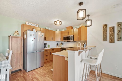 440 2436 Guardian Road, Edmonton, AB - Indoor Photo Showing Kitchen