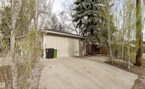 Concrete driveway with a gentle slope - 14608 97 Avenue, Edmonton, AB - Outdoor