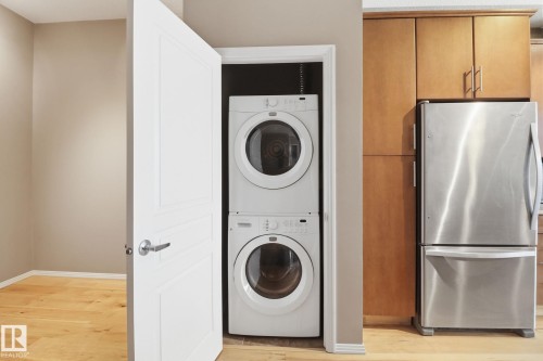330 10531 117 Street, Edmonton, AB - Indoor Photo Showing Laundry Room