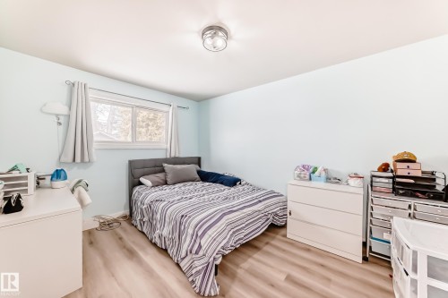 10928 149 Street, Edmonton, AB - Indoor Photo Showing Bedroom