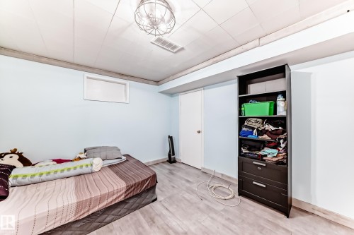 10928 149 Street, Edmonton, AB - Indoor Photo Showing Bedroom