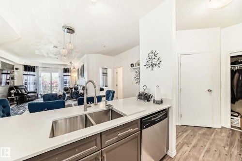 207 4316 139 Avenue, Edmonton, AB - Indoor Photo Showing Kitchen