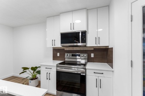 802 Mcleod Avenue, Spruce Grove, AB - Indoor Photo Showing Kitchen