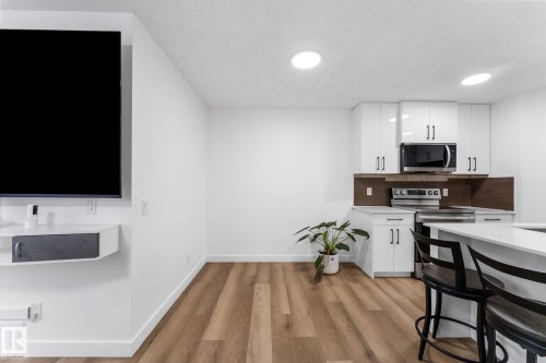 802 Mcleod Avenue, Spruce Grove, AB - Indoor Photo Showing Kitchen