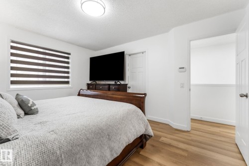802 Mcleod Avenue, Spruce Grove, AB - Indoor Photo Showing Bedroom