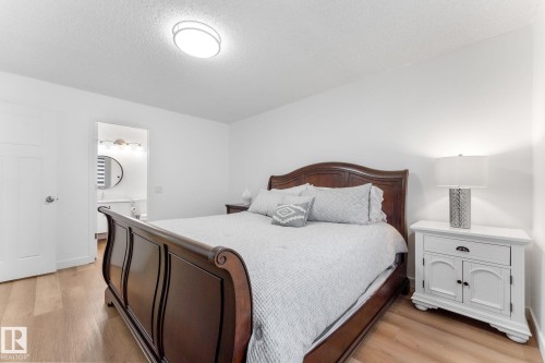 802 Mcleod Avenue, Spruce Grove, AB - Indoor Photo Showing Bedroom