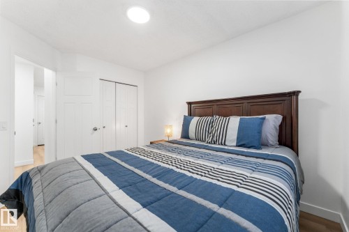 802 Mcleod Avenue, Spruce Grove, AB - Indoor Photo Showing Bedroom