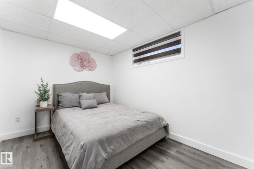 802 Mcleod Avenue, Spruce Grove, AB - Indoor Photo Showing Bedroom