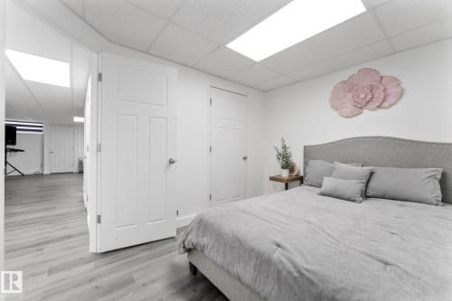 802 Mcleod Avenue, Spruce Grove, AB - Indoor Photo Showing Bedroom