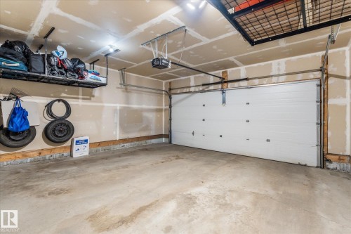 802 Mcleod Avenue, Spruce Grove, AB - Indoor Photo Showing Garage