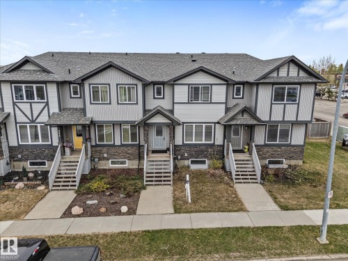 802 Mcleod Avenue, Spruce Grove, AB - Outdoor With Facade