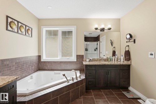 10 Verona Crescent, Spruce Grove, AB - Indoor Photo Showing Bathroom
