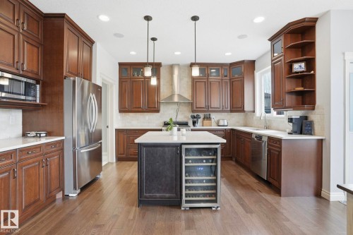 10 Verona Crescent, Spruce Grove, AB - Indoor Photo Showing Kitchen With Upgraded Kitchen