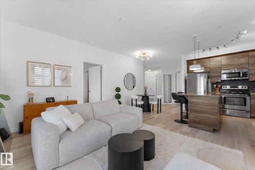 313 2590 Anderson Way, Edmonton, AB - Indoor Photo Showing Living Room