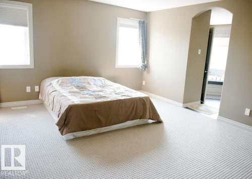 6162 Maynard Crescent Nw, Edmonton, AB - Indoor Photo Showing Bedroom