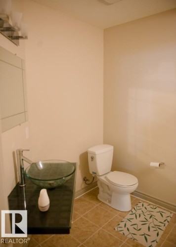 6162 Maynard Crescent Nw, Edmonton, AB - Indoor Photo Showing Bathroom