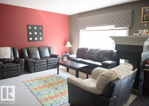 6162 Maynard Crescent Nw, Edmonton, AB - Indoor Photo Showing Living Room