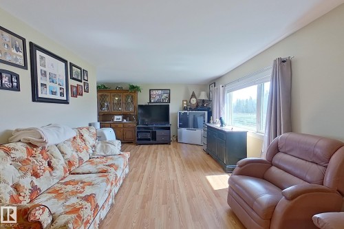 1308 Twp Rd 570, Rural Barrhead County, AB - Indoor Photo Showing Living Room