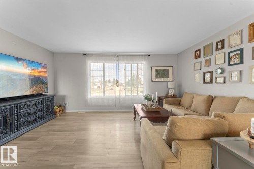 4813 50 Avenue, Cold Lake, AB - Indoor Photo Showing Living Room