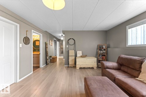 4813 50 Avenue, Cold Lake, AB - Indoor