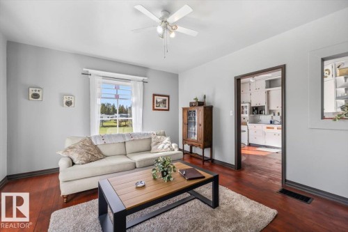 4802 50 Street, Andrew, AB - Indoor Photo Showing Living Room