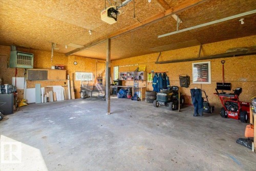4802 50 Street, Andrew, AB - Indoor Photo Showing Garage