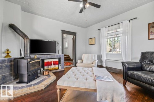 4802 50 Street, Andrew, AB - Indoor Photo Showing Living Room