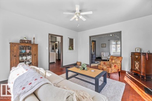 4802 50 Street, Andrew, AB - Indoor Photo Showing Living Room
