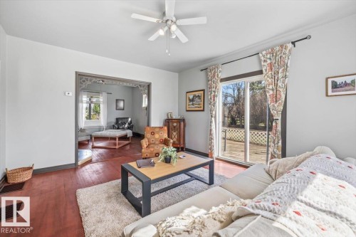 4802 50 Street, Andrew, AB - Indoor Photo Showing Living Room