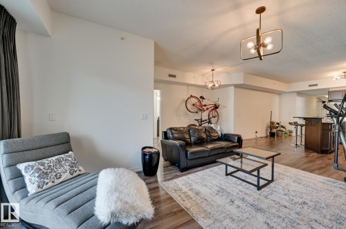 407 10303 111 Street, Edmonton, AB - Indoor Photo Showing Living Room