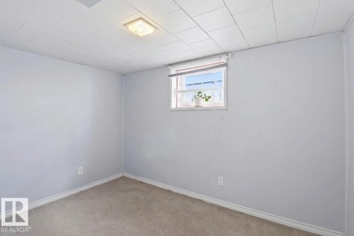 9206 / 9208 90 Street, Edmonton, AB - Indoor Photo Showing Other Room