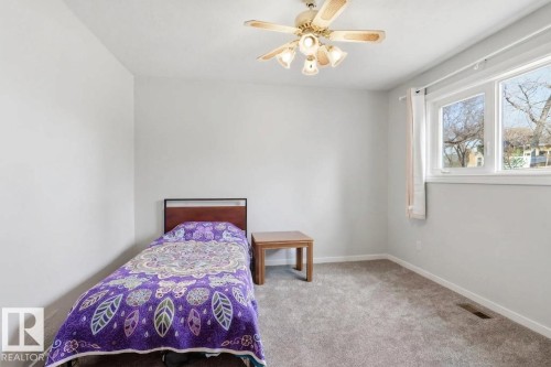 9206 / 9208 90 Street, Edmonton, AB - Indoor Photo Showing Bedroom