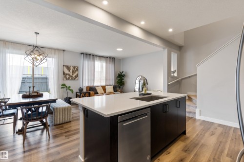 4853 Kinney Road, Edmonton, AB - Indoor Photo Showing Kitchen