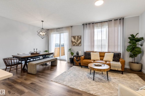 4853 Kinney Road, Edmonton, AB - Indoor Photo Showing Living Room