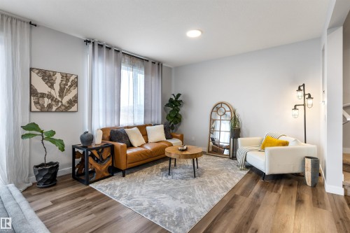 4853 Kinney Road, Edmonton, AB - Indoor Photo Showing Living Room
