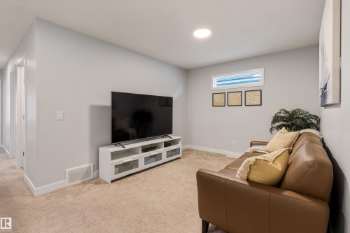 4853 Kinney Road, Edmonton, AB - Indoor Photo Showing Living Room
