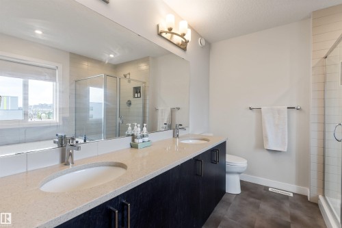 4853 Kinney Road, Edmonton, AB - Indoor Photo Showing Bathroom