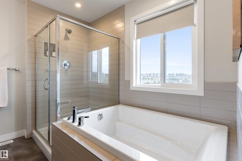 4853 Kinney Road, Edmonton, AB - Indoor Photo Showing Bathroom