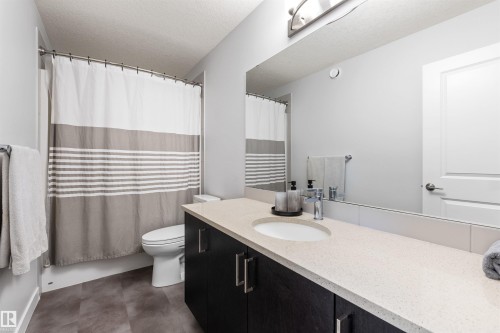 4853 Kinney Road, Edmonton, AB - Indoor Photo Showing Bathroom