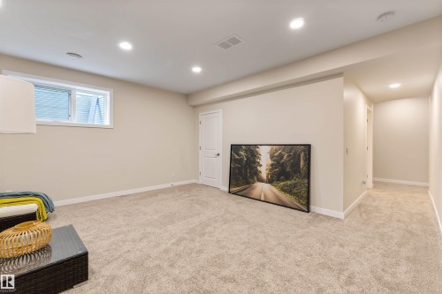 4853 Kinney Road, Edmonton, AB - Indoor