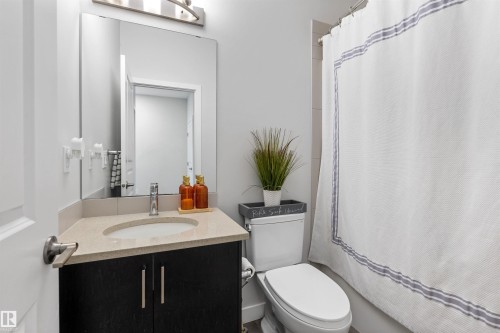 4853 Kinney Road, Edmonton, AB - Indoor Photo Showing Bathroom