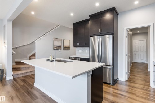 4853 Kinney Road, Edmonton, AB - Indoor Photo Showing Kitchen With Stainless Steel Kitchen With Upgraded Kitchen