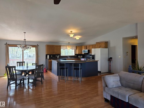 Open concept living area featuring wood-finish flooring - 4029 55 Avenue, Drayton Valley, AB - Indoor