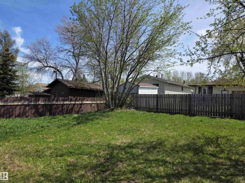 Expansive grassy yard area with partial wood privacy fencing - 4029 55 Avenue, Drayton Valley, AB - Outdoor