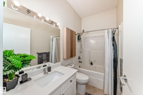 424 4312 139 Avenue, Edmonton, AB - Indoor Photo Showing Bathroom