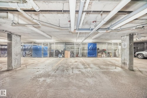 424 4312 139 Avenue, Edmonton, AB - Indoor Photo Showing Garage