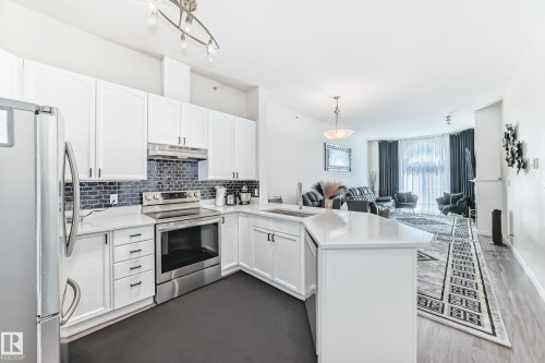 424 4312 139 Avenue, Edmonton, AB - Indoor Photo Showing Kitchen With Upgraded Kitchen