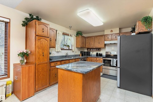 1863 104 Street, Edmonton, AB - Indoor Photo Showing Kitchen