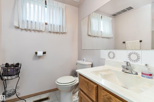 1863 104 Street, Edmonton, AB - Indoor Photo Showing Bathroom